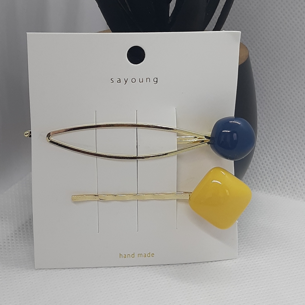 2 Beautiful Hair Clips - Picture 2 of 4